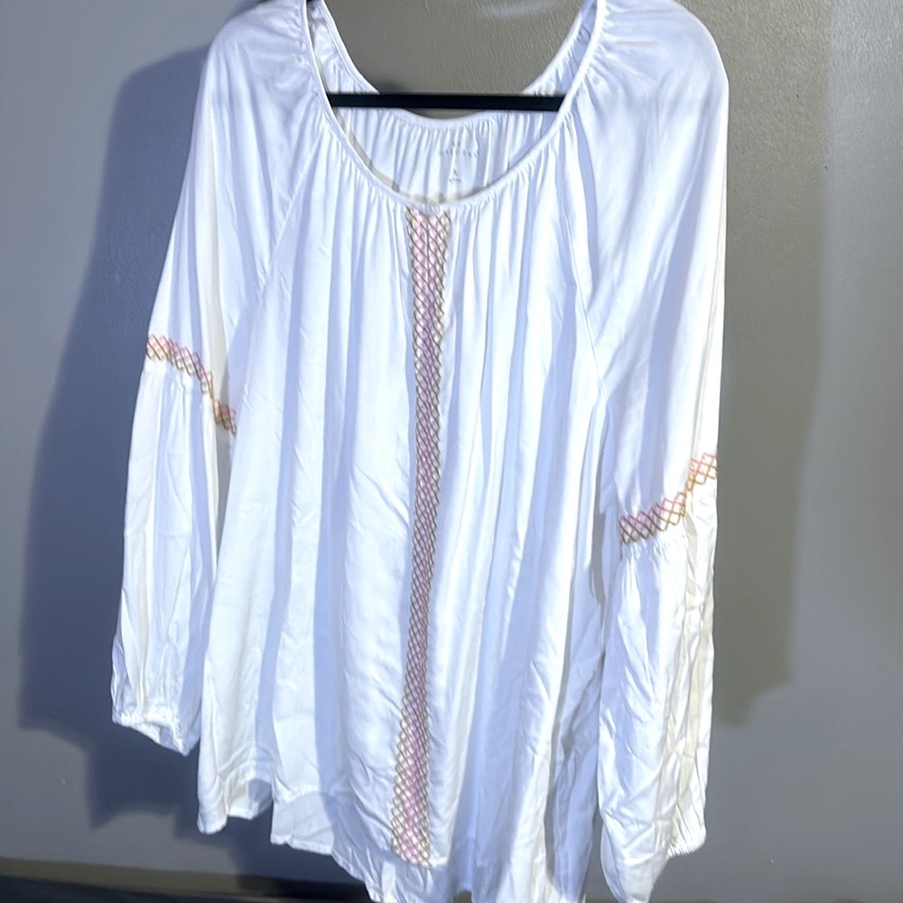 NWOT new directions blouse with embroidery